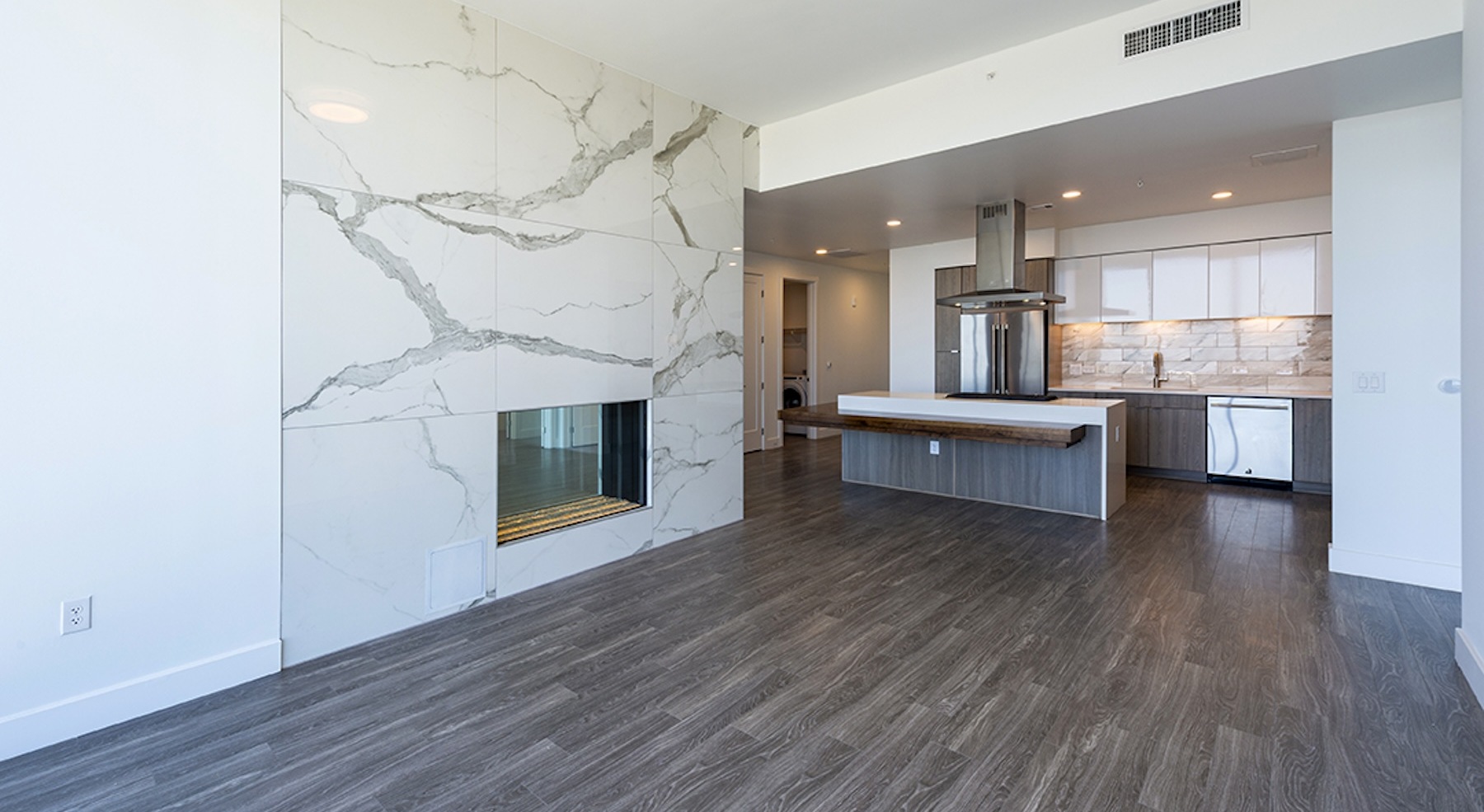 living room that connects with the kitchen